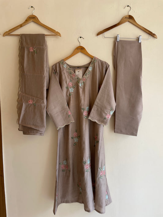 MC175-PREMIUM EMBROIDERED SUIT